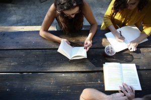 Florida cities for students - Young people reading on a bench.