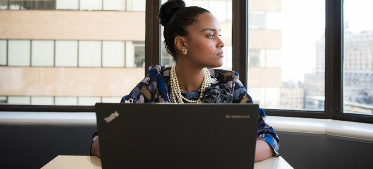 woman sitting in the office, working on the laptop