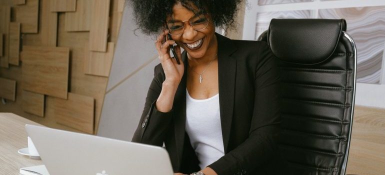 woman on the phone with commercial movers Jupiter FL