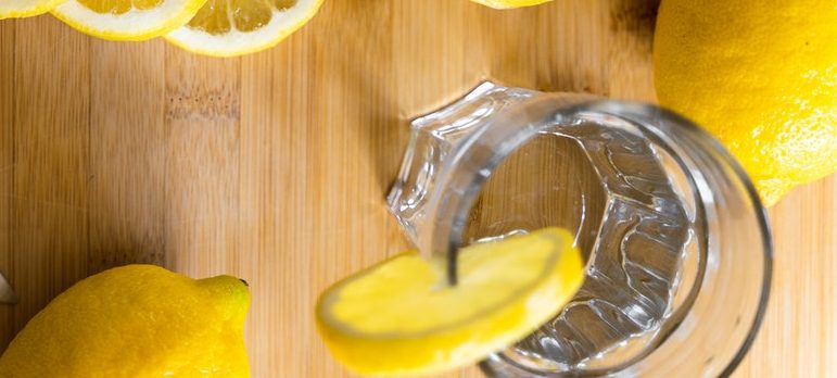 Lemonade and lemon slices on a table