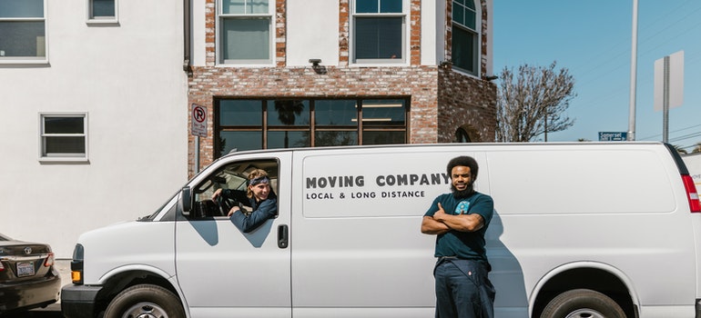 Professional movers and a moving van like the ones in the photo will help you move to Jacksonville or Tampa