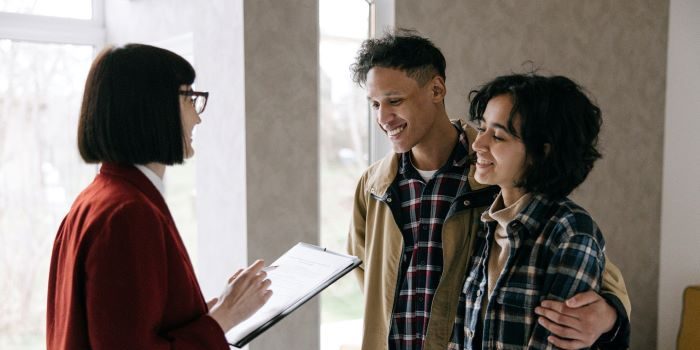 Moving consultant with a young couple.