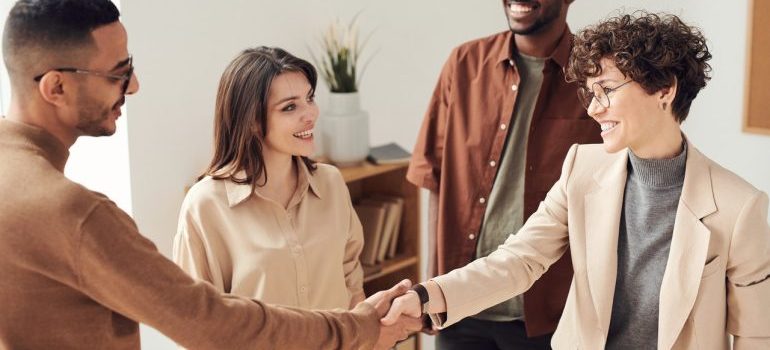 People handshaking 