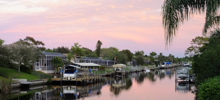 A bay in Florida under the pink sky