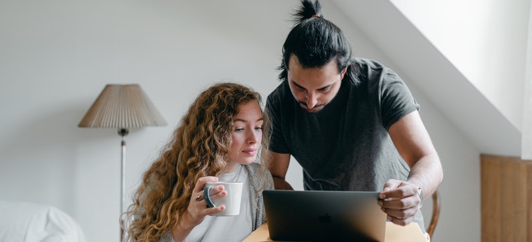 couple booking movers