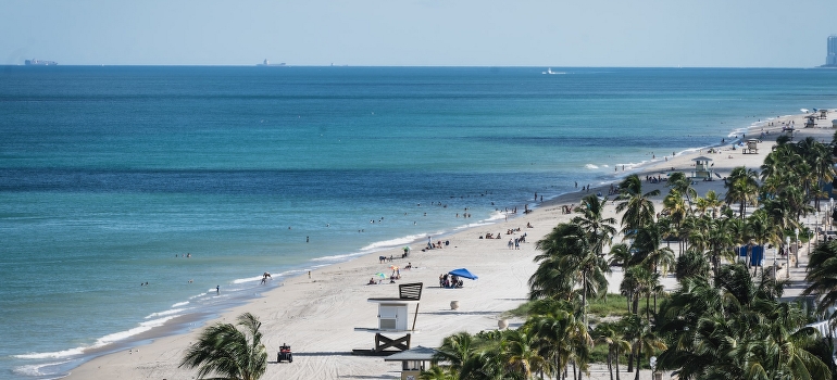 beach in one of the best cities for singles in Florida