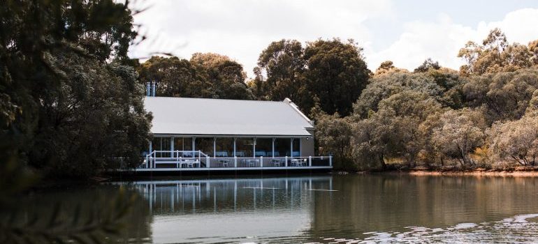 House on the lake 