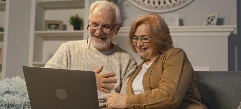 old couple using the laptop to find out about the most affordable cities in Florida for retirees and seniors