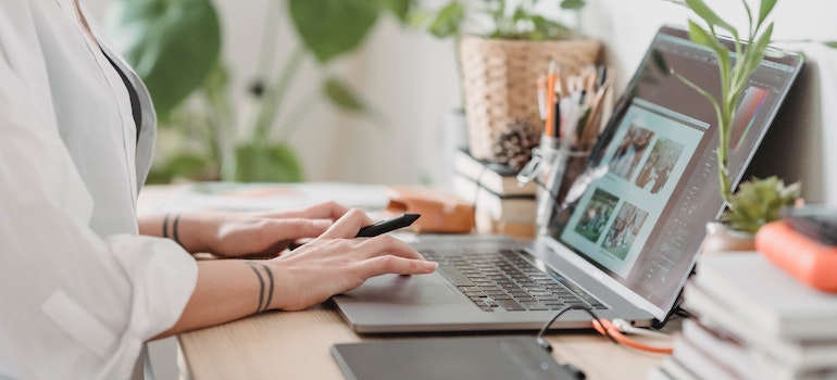 Women on a laptop working after moving from Lakeland to Clearwater