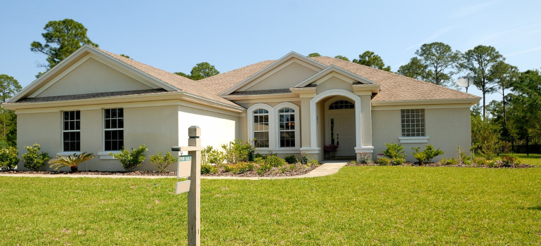 big family house with a lawn in one of the best neighborhoods for families in Florida