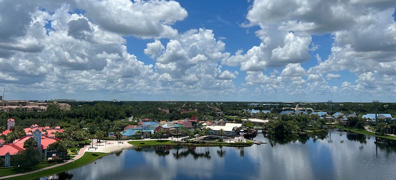 A picture of a city where a lot of people are buying a second home in Florida near a lake