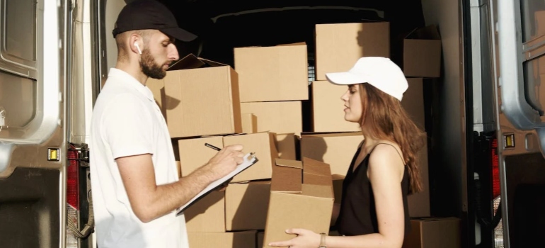 movers checking if all the boxes are there while moving in Florida heat