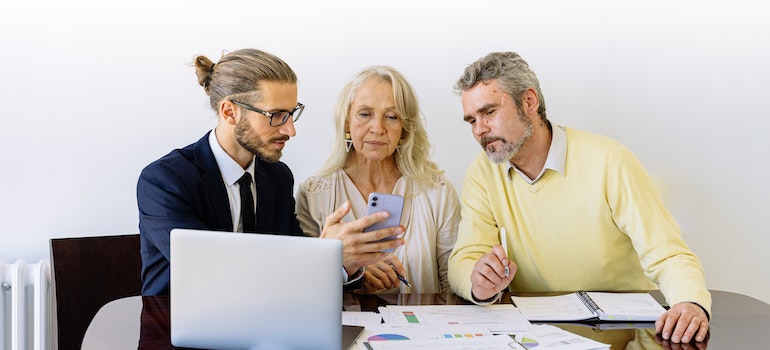 an old couple talking to an insurance agent about flood Insurance in Florida