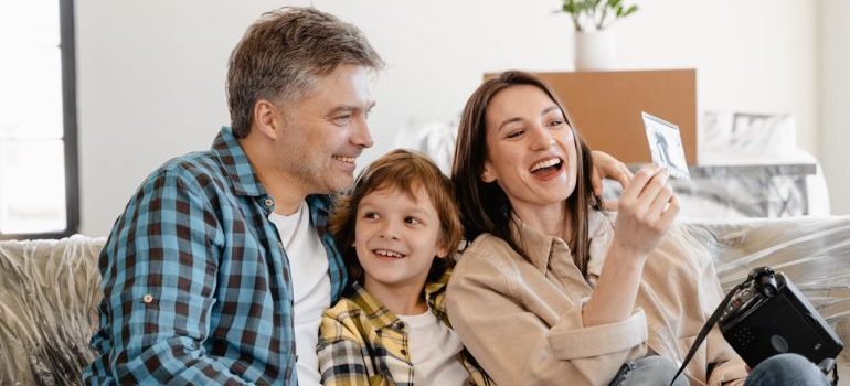 A family waiting for their local movers Connecticut offers